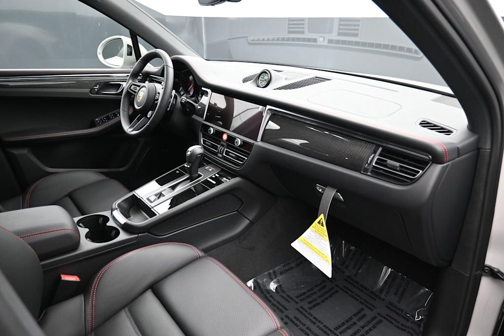 Thumbnail: 2026 Porsche Macan - 11