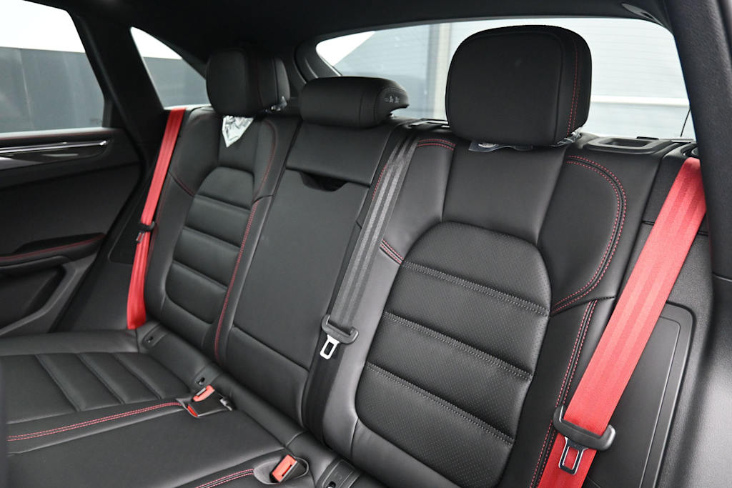 Thumbnail: 2026 Porsche Macan - 9