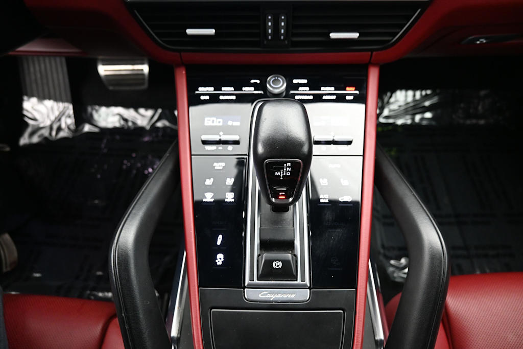 Thumbnail: 2021 Porsche Cayenne - 15