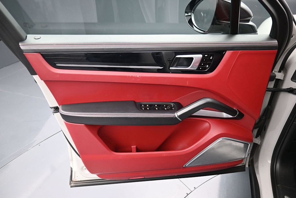 Thumbnail: 2021 Porsche Cayenne - 18