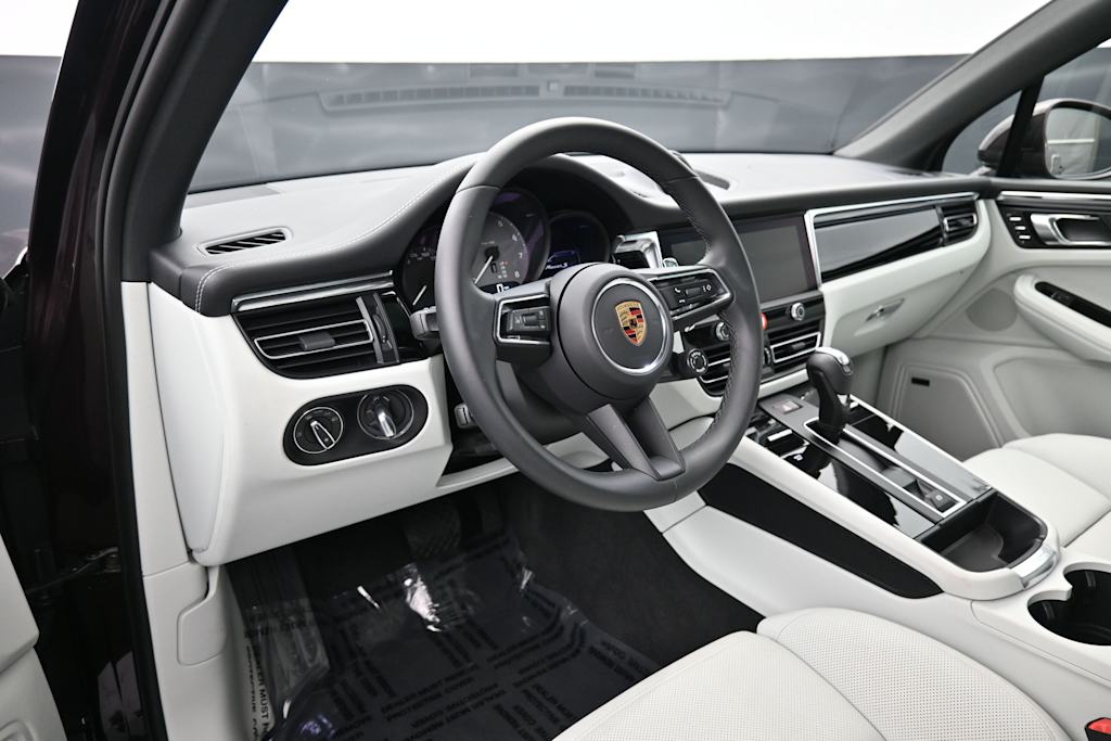 Thumbnail: 2026 Porsche Macan - 2