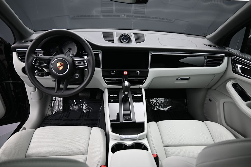 Thumbnail: 2026 Porsche Macan - 7