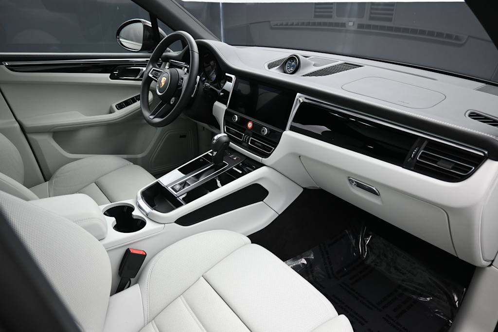 Thumbnail: 2026 Porsche Macan - 11