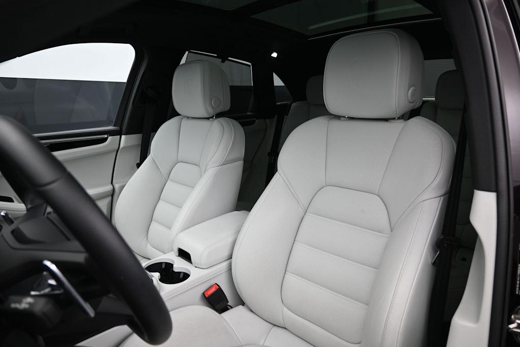 Thumbnail: 2026 Porsche Macan - 8