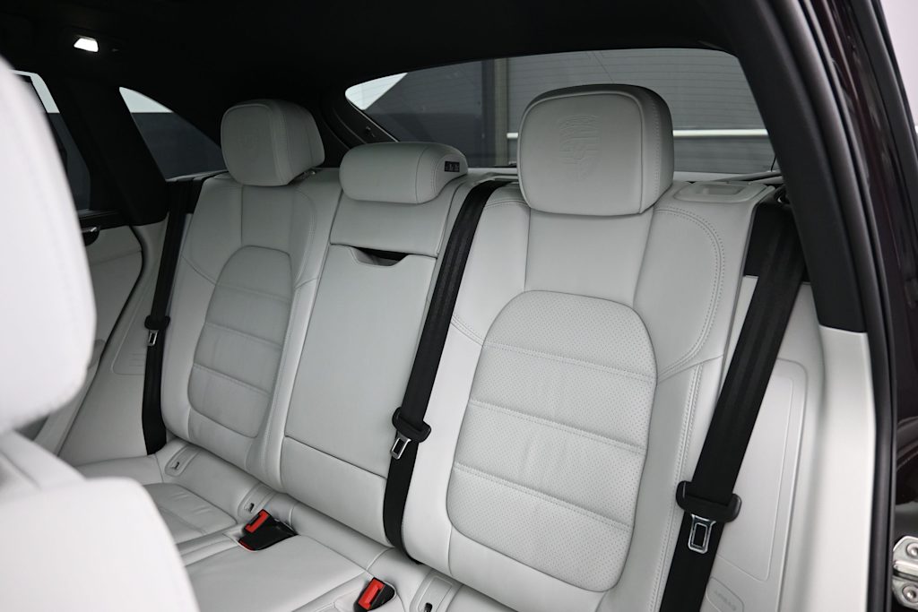 Thumbnail: 2026 Porsche Macan - 9