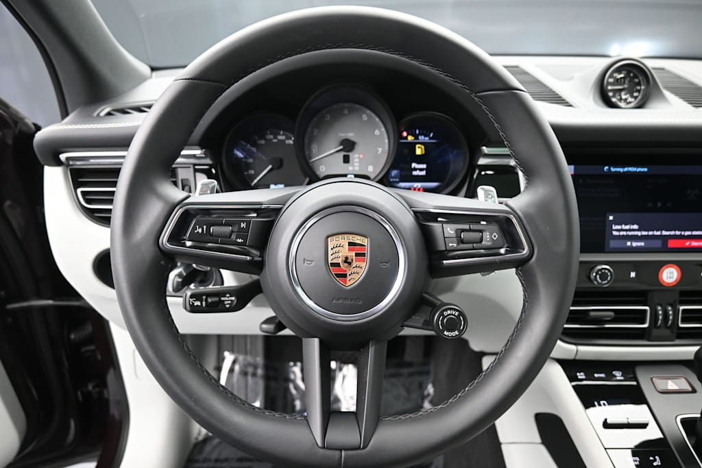 Thumbnail: 2026 Porsche Macan - 10
