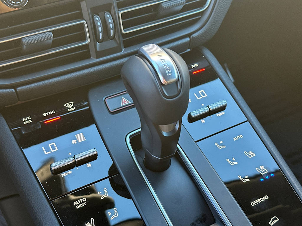 Thumbnail: 2026 Porsche Macan - 28