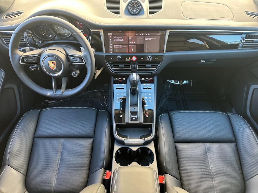 Thumbnail: 2026 Porsche Macan - 2