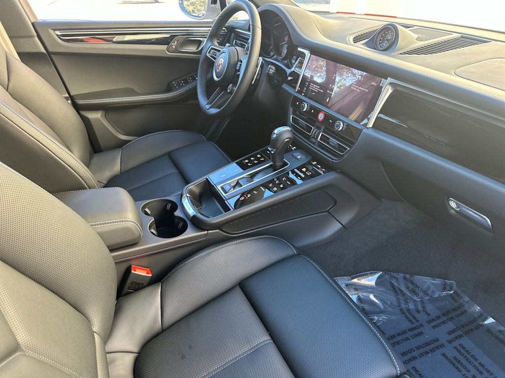 Thumbnail: 2026 Porsche Macan - 13
