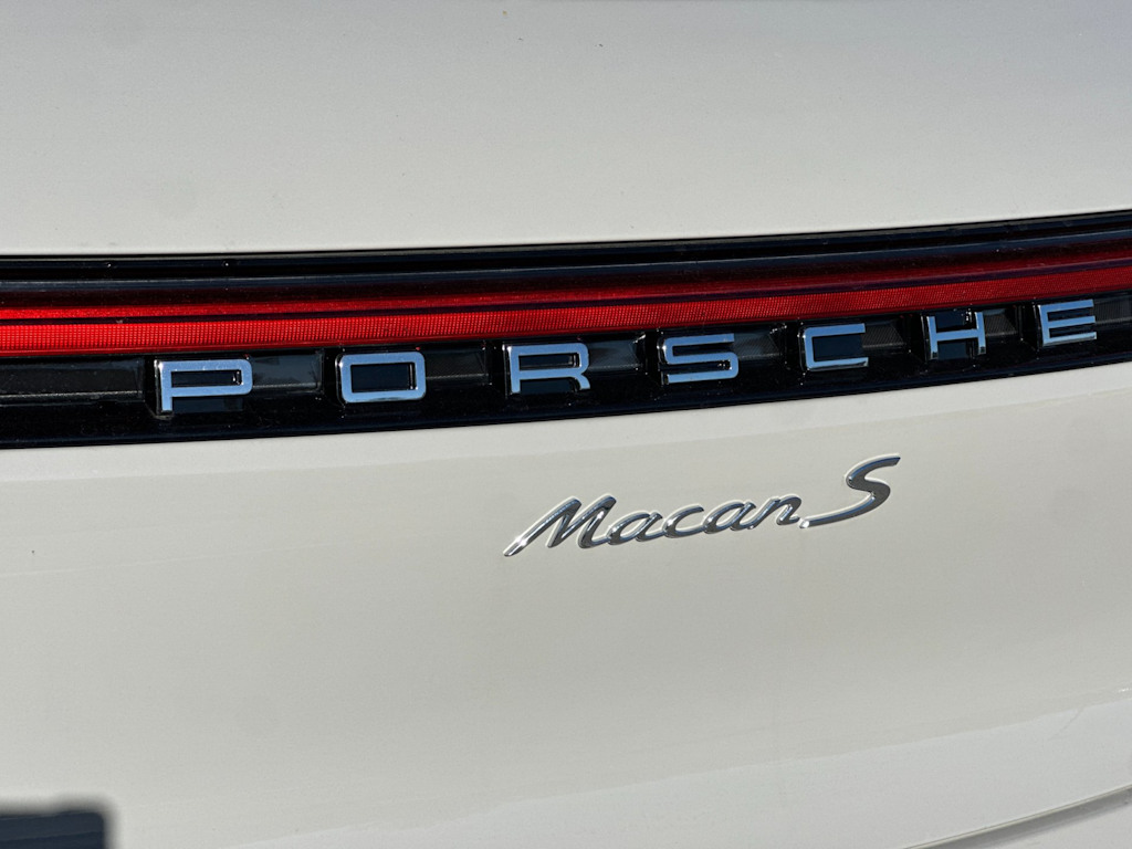 Thumbnail: 2026 Porsche Macan - 7