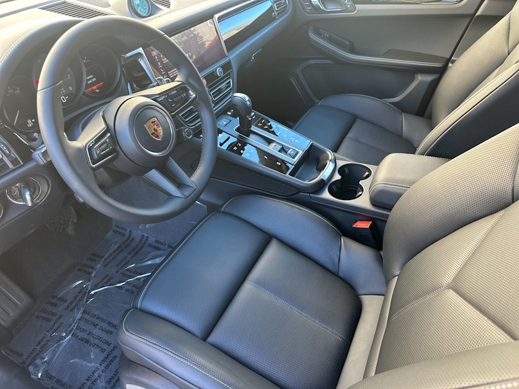 Thumbnail: 2026 Porsche Macan - 10