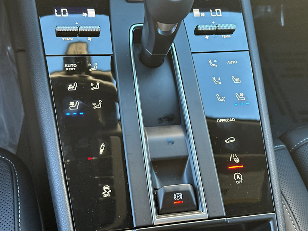 Thumbnail: 2026 Porsche Macan - 16
