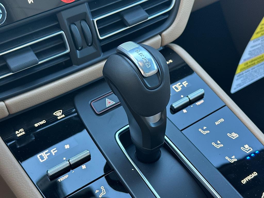 Thumbnail: 2026 Porsche Macan - 27
