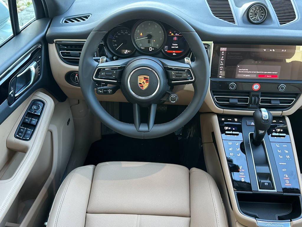 Thumbnail: 2026 Porsche Macan - 8