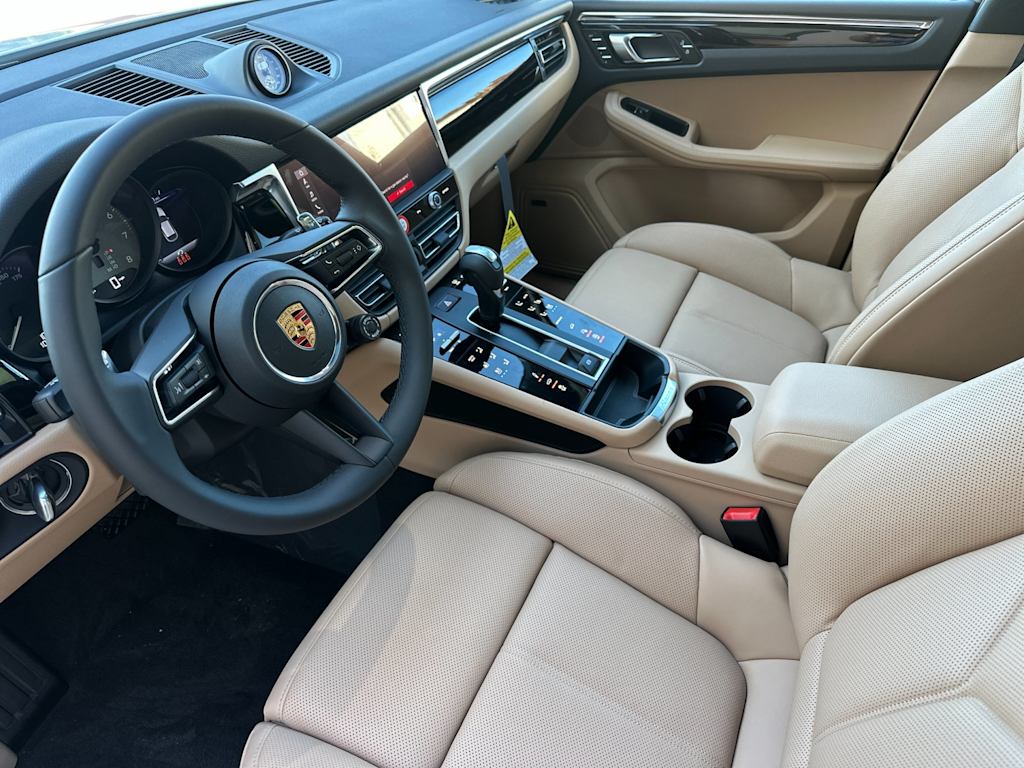 Thumbnail: 2026 Porsche Macan - 9