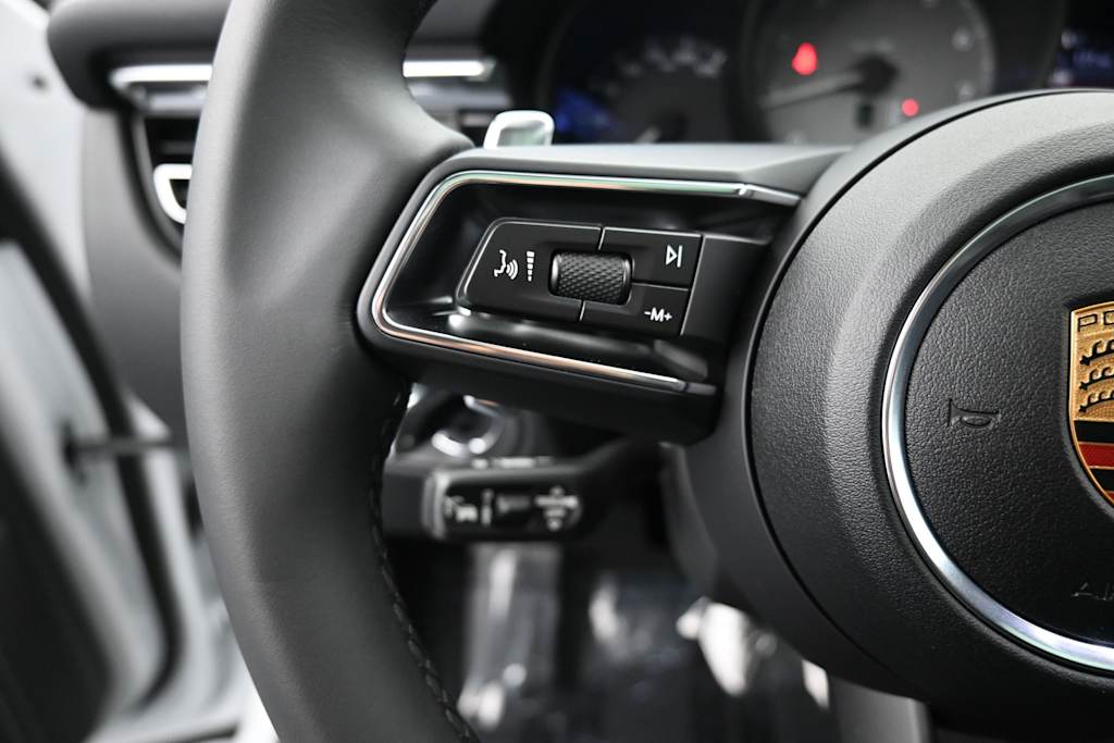 Thumbnail: 2026 Porsche Macan - 20