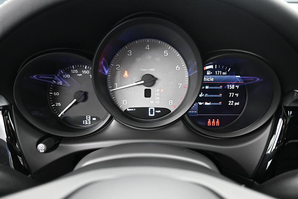 Thumbnail: 2026 Porsche Macan - 14
