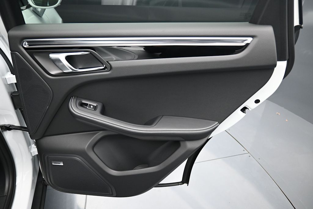 Thumbnail: 2026 Porsche Macan - 22