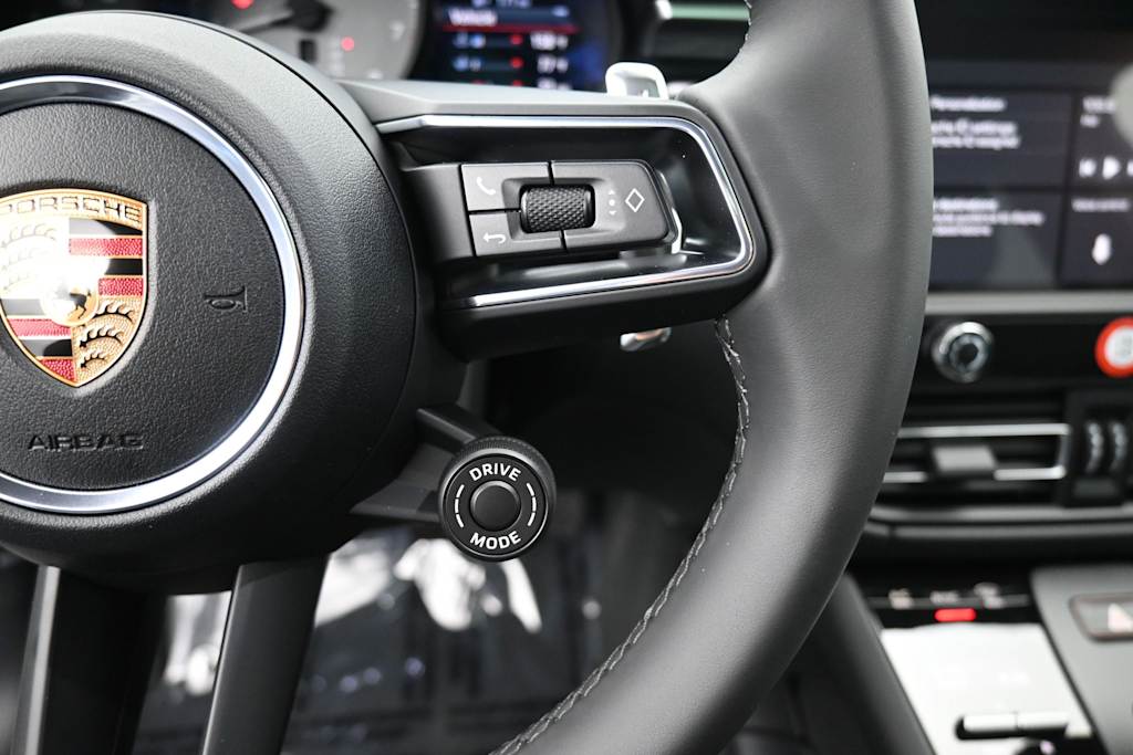 Thumbnail: 2026 Porsche Macan - 19