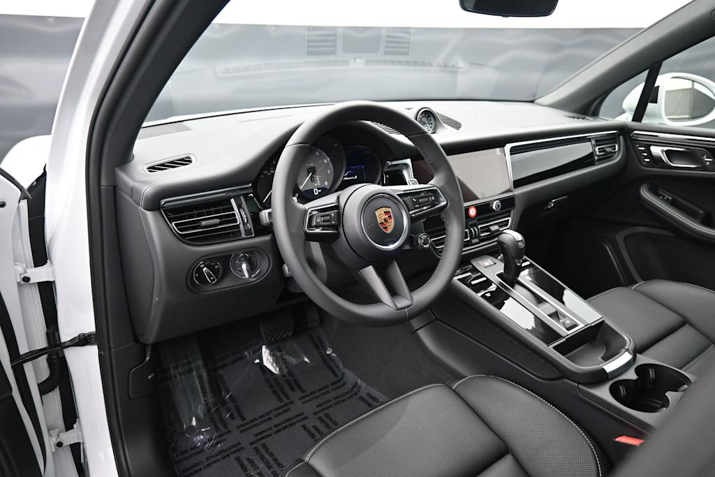 Thumbnail: 2026 Porsche Macan - 2