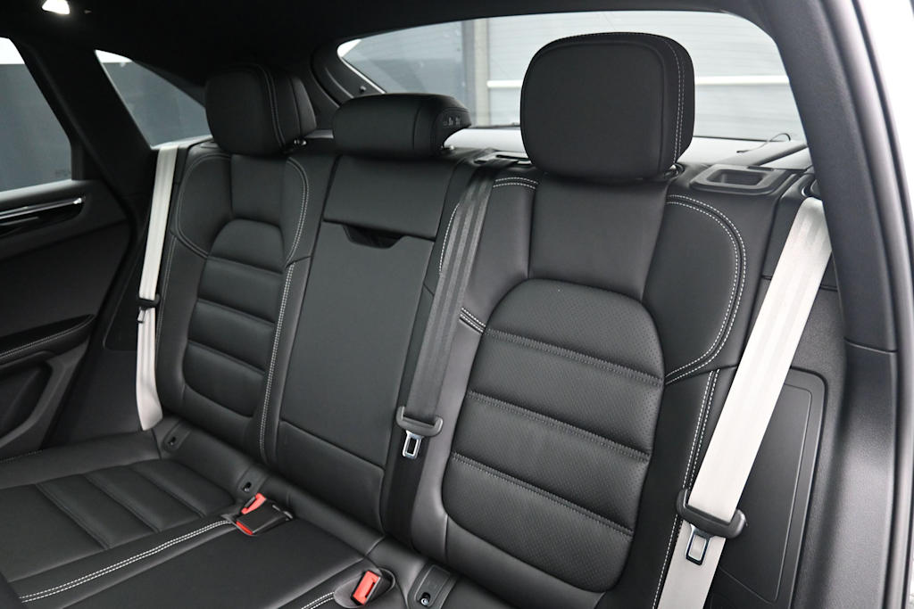 Thumbnail: 2026 Porsche Macan - 9