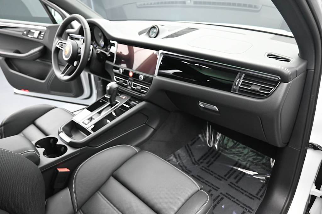 Thumbnail: 2026 Porsche Macan - 11