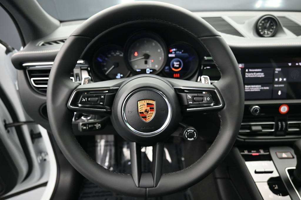 Thumbnail: 2026 Porsche Macan - 10