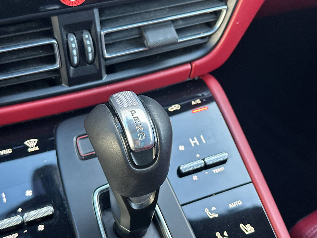 Thumbnail: 2022 Porsche Macan - 26