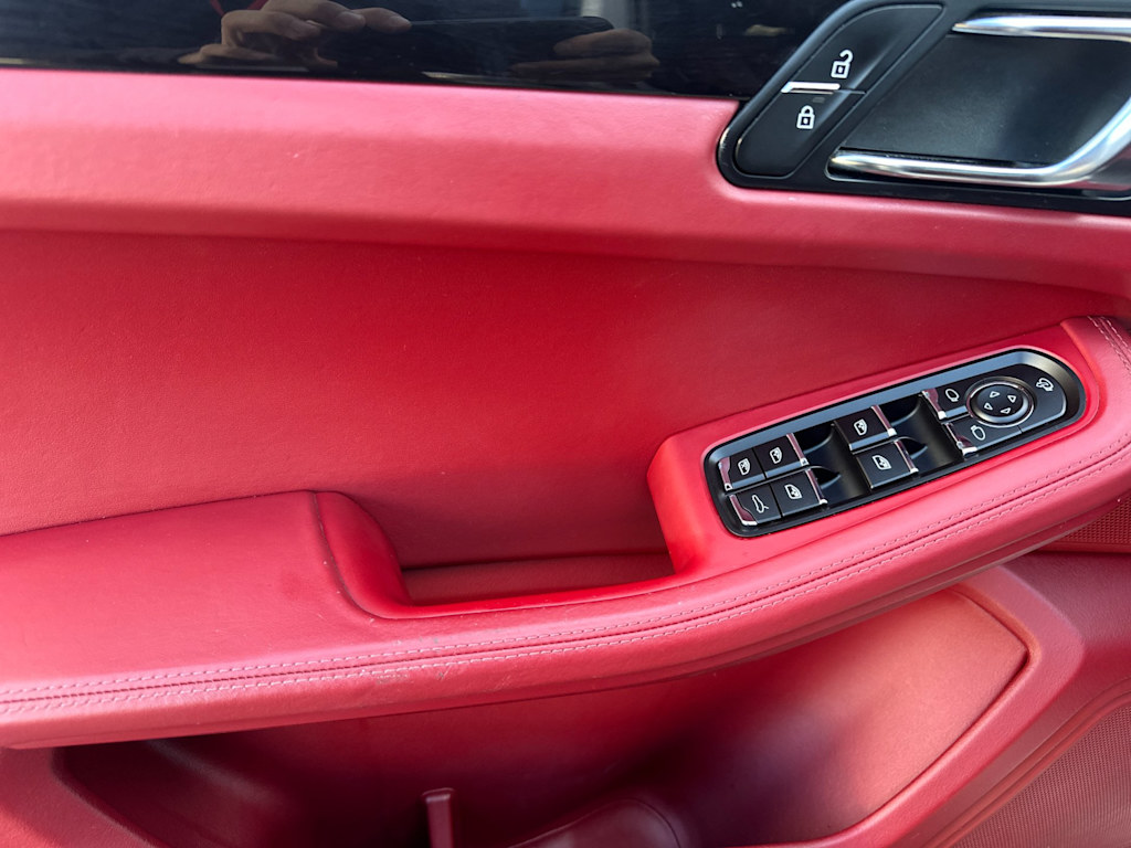 Thumbnail: 2022 Porsche Macan - 6