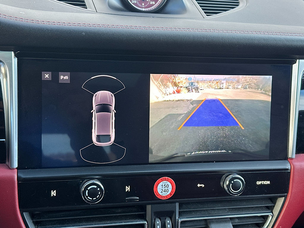 Thumbnail: 2022 Porsche Macan - 25