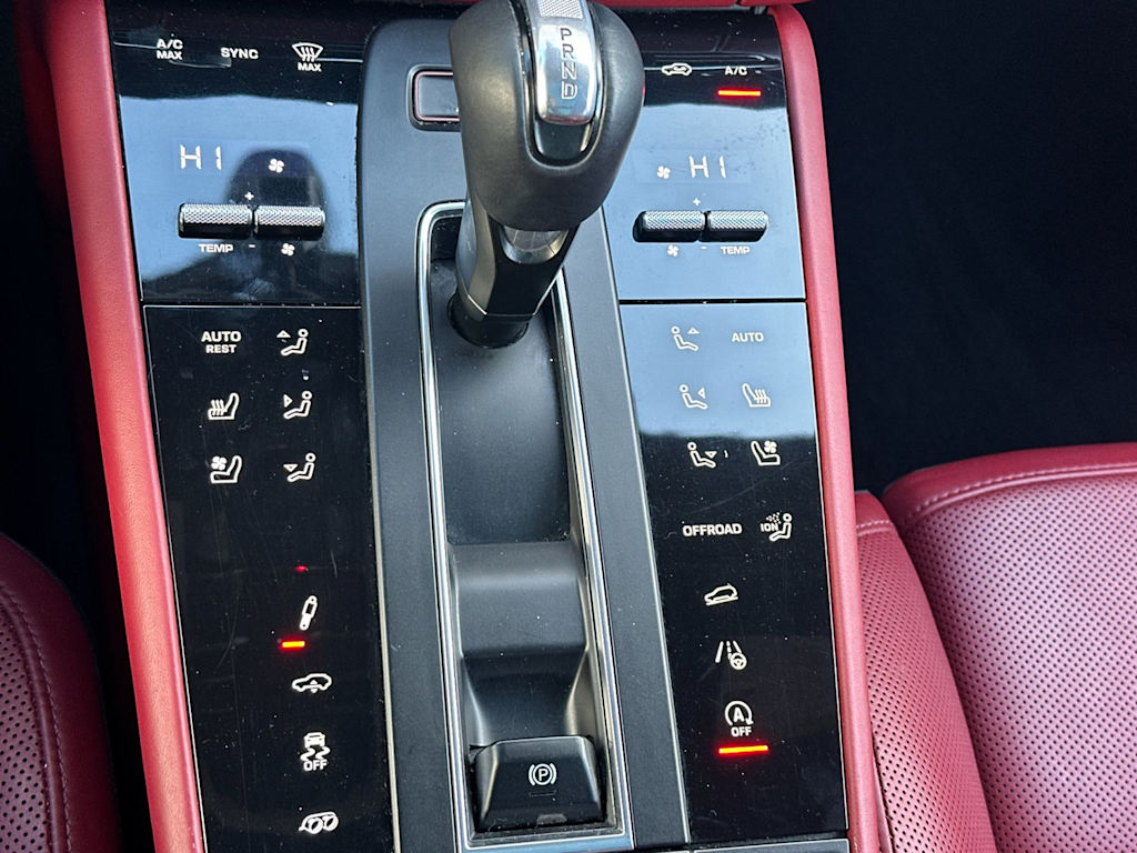 Thumbnail: 2022 Porsche Macan - 14