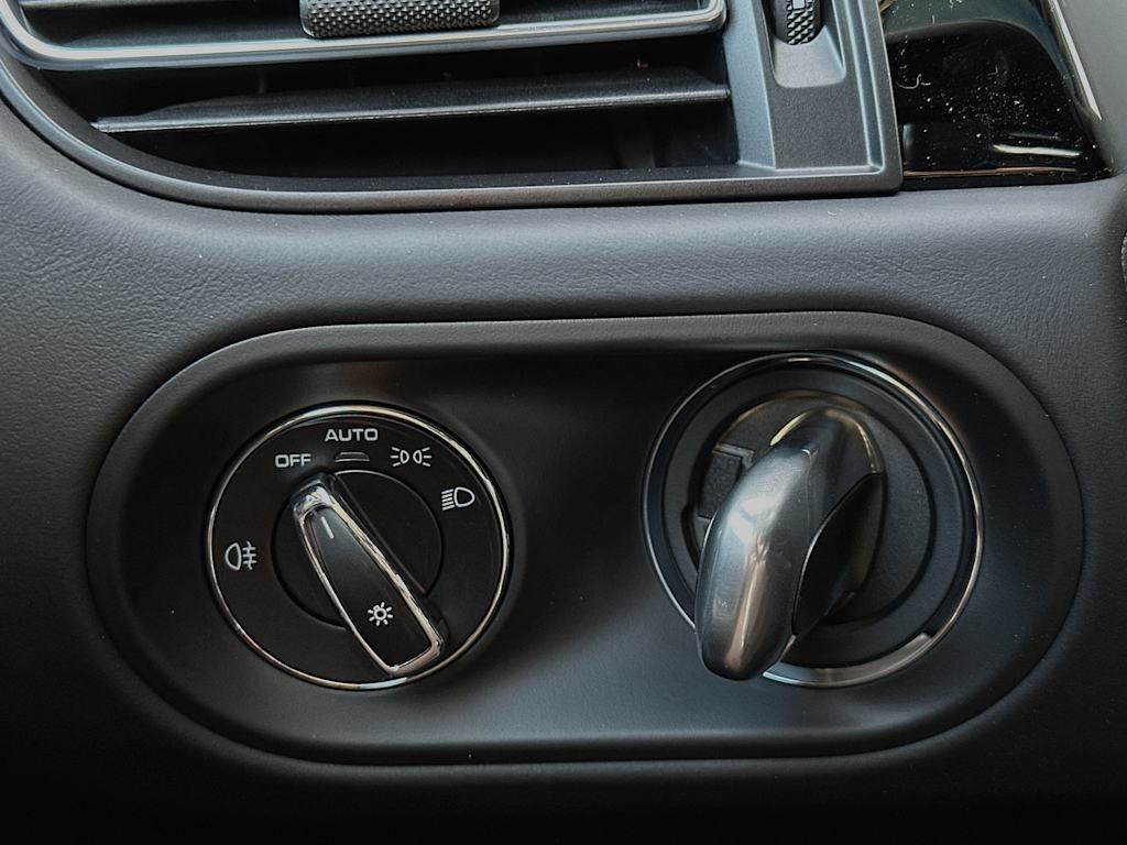 Thumbnail: 2024 Porsche Macan - 28