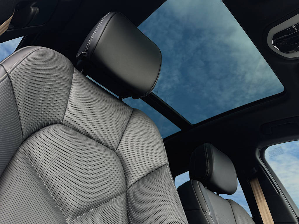 Thumbnail: 2024 Porsche Macan - 24