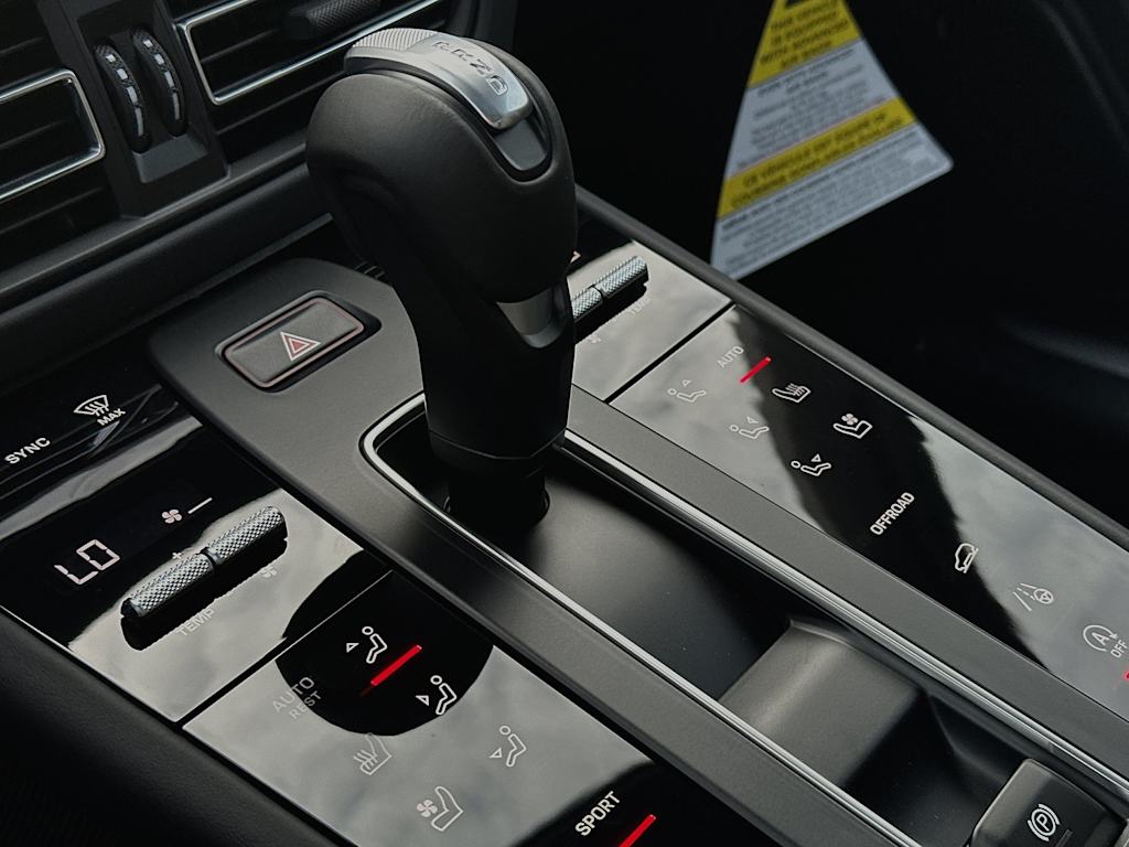 Thumbnail: 2024 Porsche Macan - 27