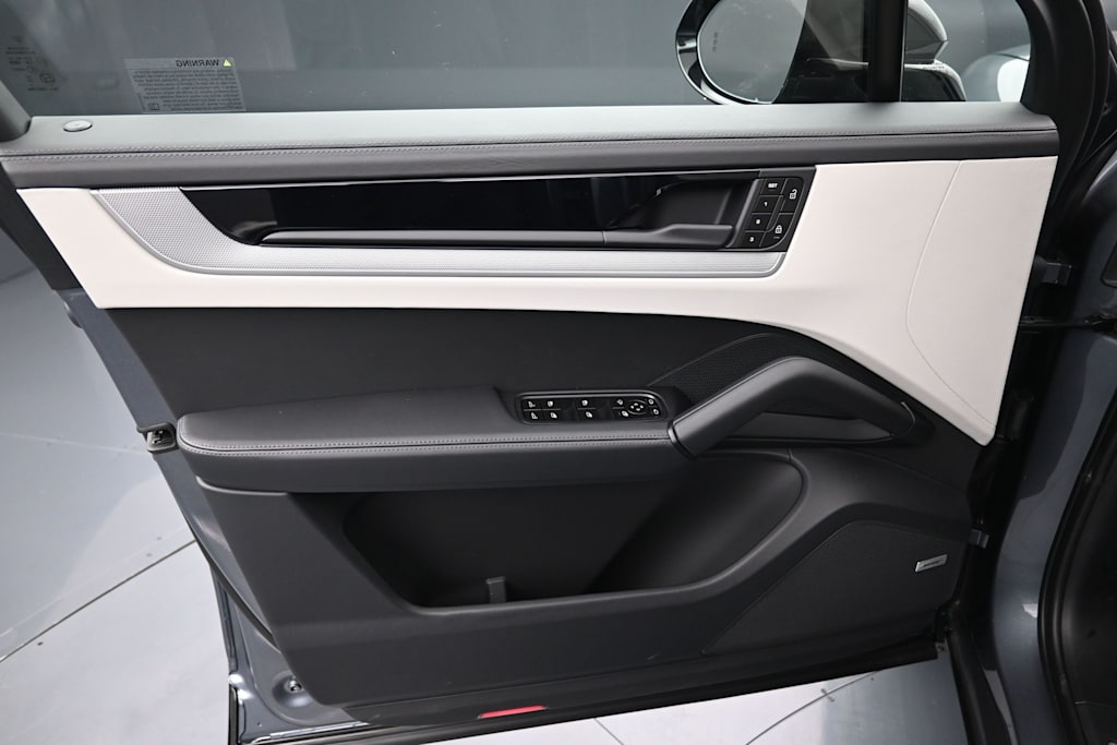 Thumbnail: 2026 Porsche Cayenne - 16