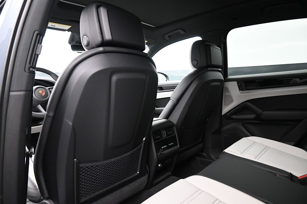 Thumbnail: 2026 Porsche Cayenne - 25