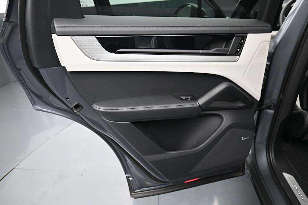 Thumbnail: 2026 Porsche Cayenne - 24
