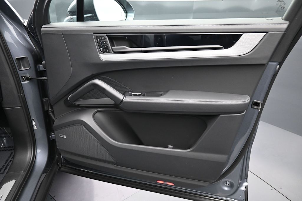 Thumbnail: 2026 Porsche Cayenne - 25