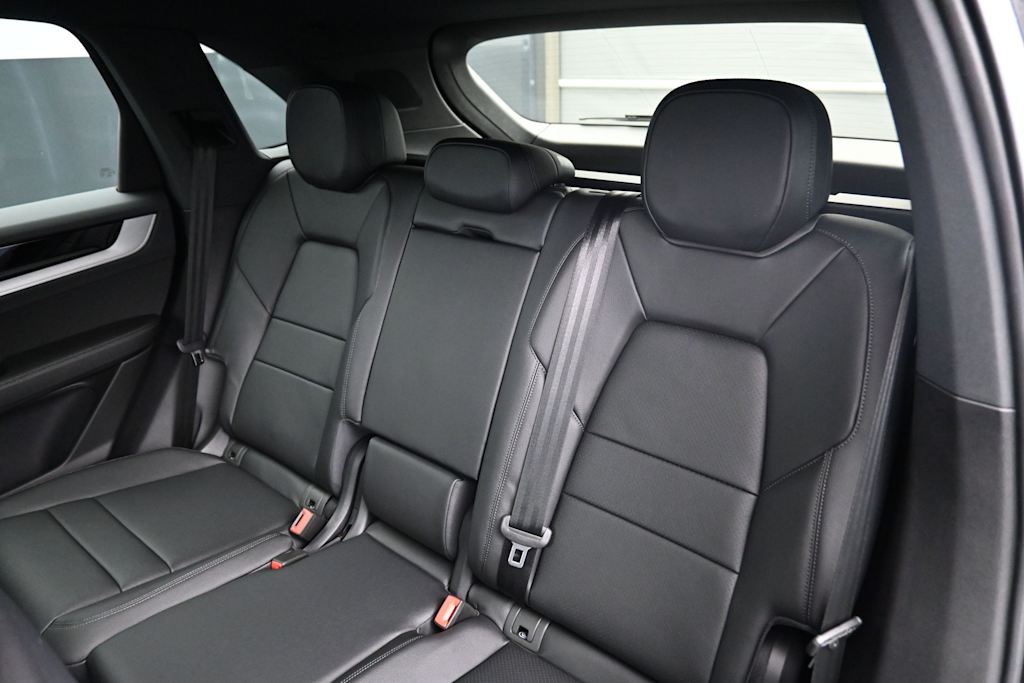 Thumbnail: 2026 Porsche Cayenne - 10