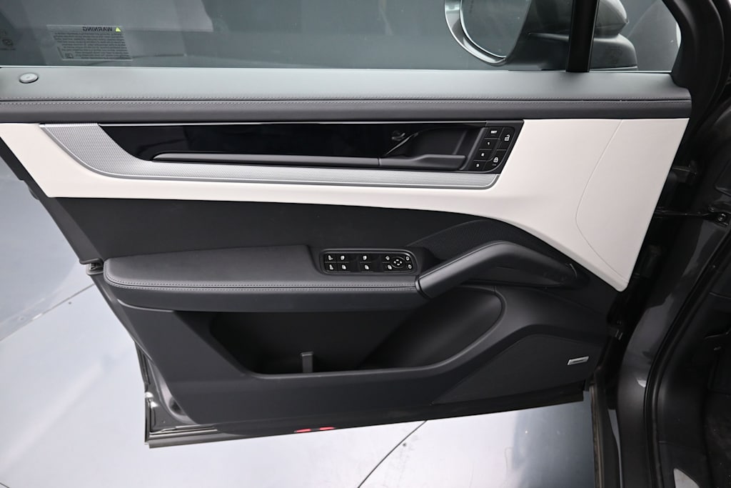 Thumbnail: 2026 Porsche Cayenne - 17