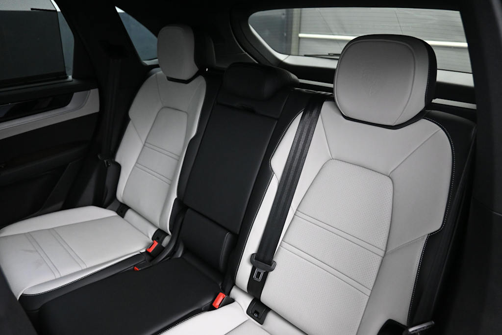 Thumbnail: 2026 Porsche Cayenne - 10