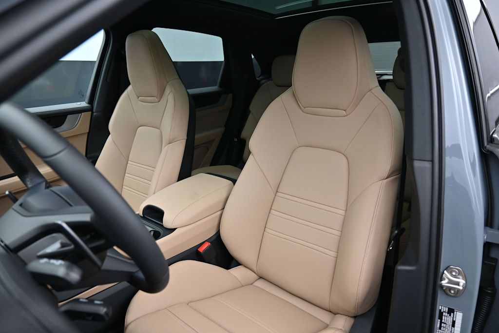 Thumbnail: 2026 Porsche Cayenne - 8