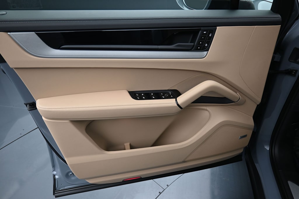 Thumbnail: 2026 Porsche Cayenne - 16