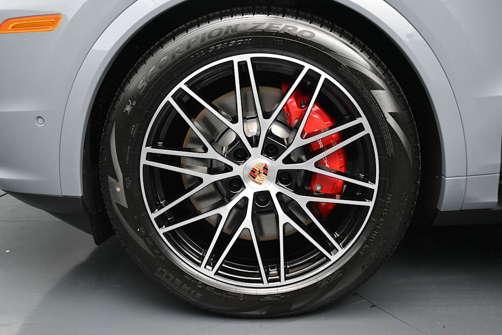 Thumbnail: 2026 Porsche Cayenne - 6