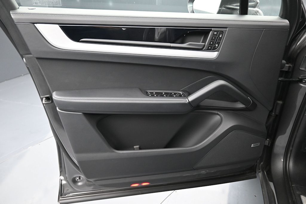 Thumbnail: 2026 Porsche Cayenne - 20