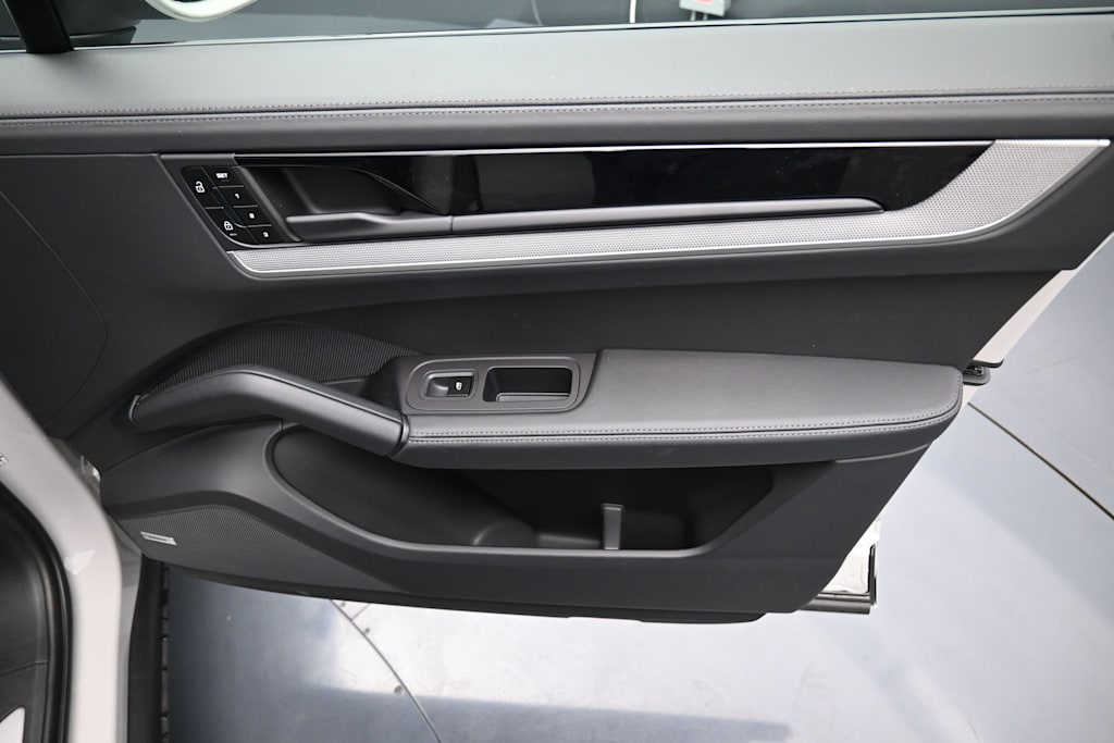 Thumbnail: 2026 Porsche Cayenne - 26