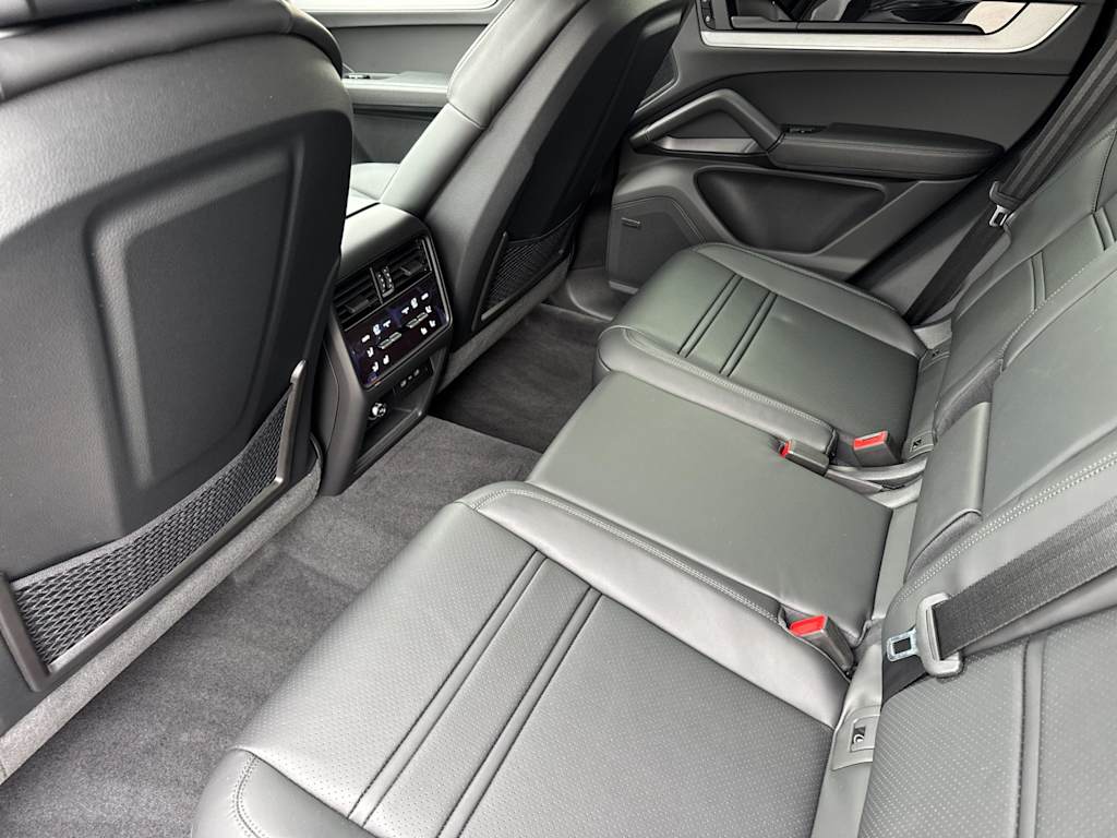 Thumbnail: 2026 Porsche Cayenne - 11