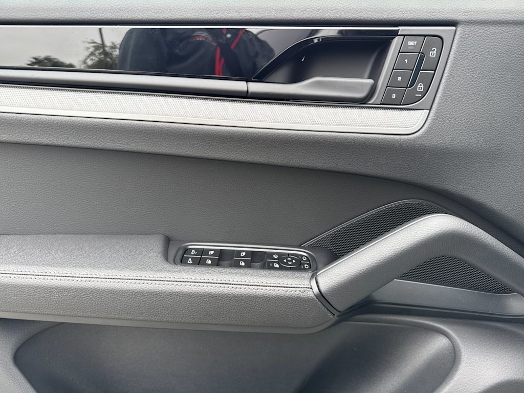 Thumbnail: 2026 Porsche Cayenne - 21