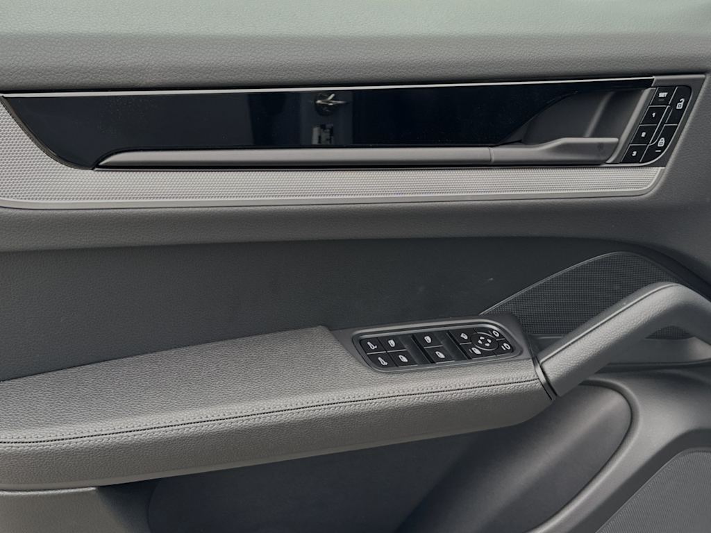 Thumbnail: 2024 Porsche Cayenne - 19