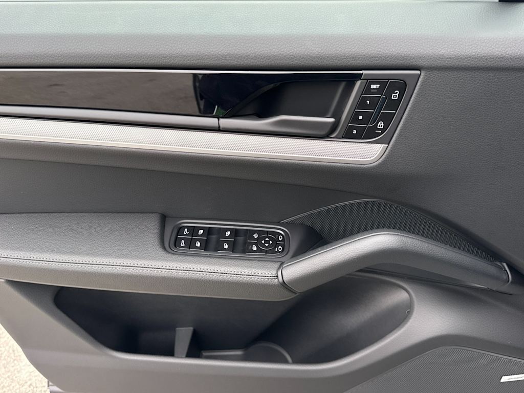 Thumbnail: 2025 Porsche Cayenne - 20